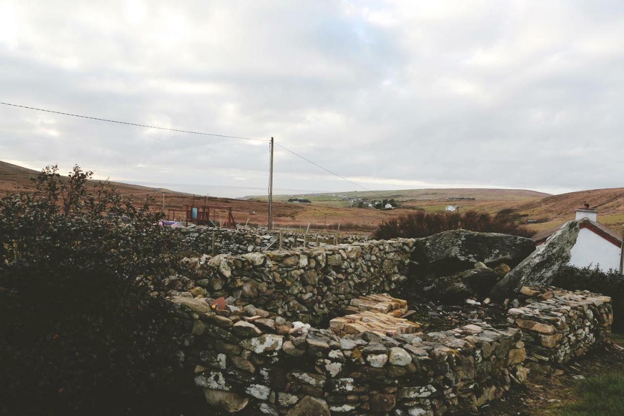 Dolmen Cottage Glencolumbkille Exterior foto